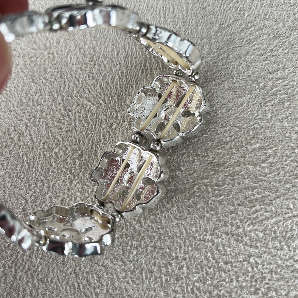 Flower bracelet - Picture 4 of 4